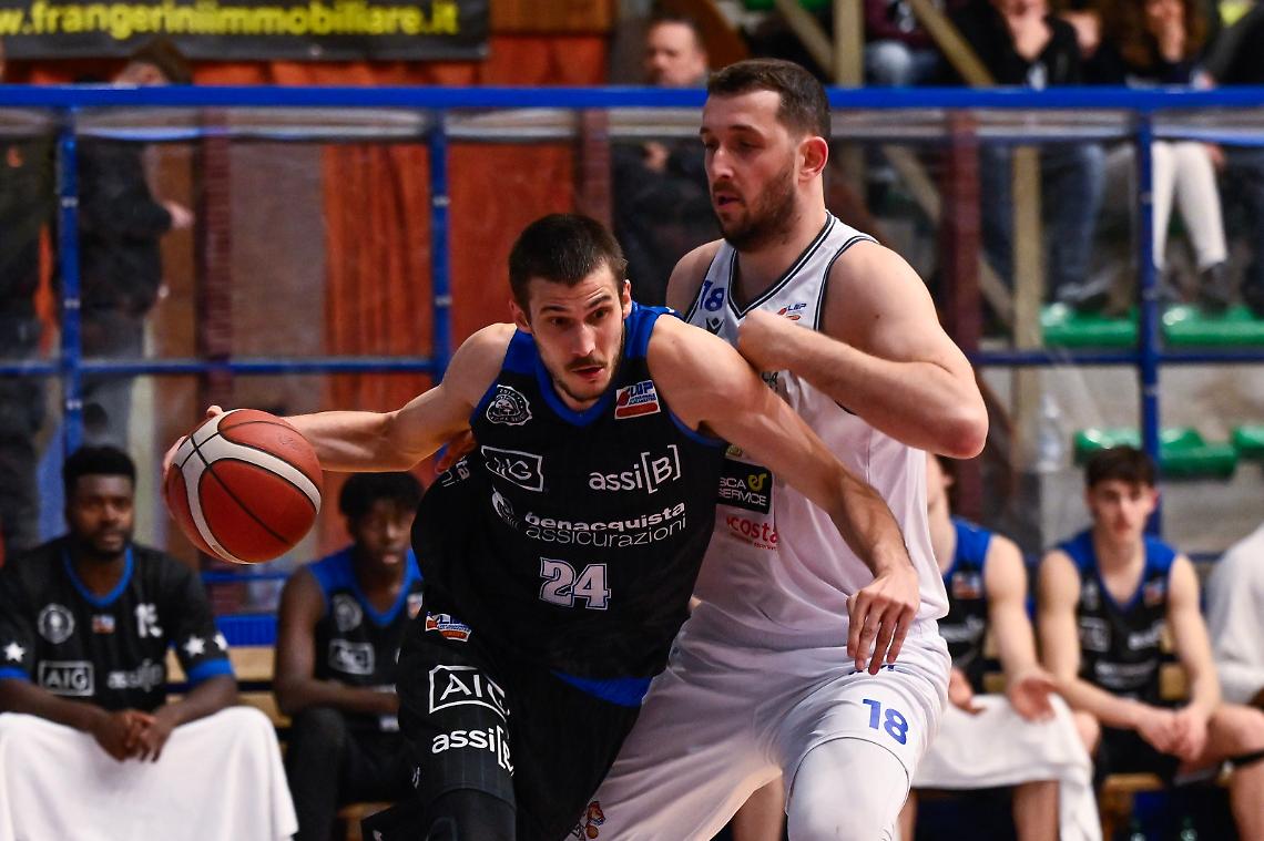 Latina da dieci a lode, batte Livorno ed &egrave; virtualmente al comando