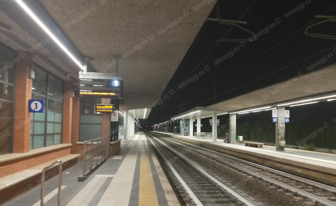 Donna scippata alla stazione ferroviaria, tre stranieri un fuga