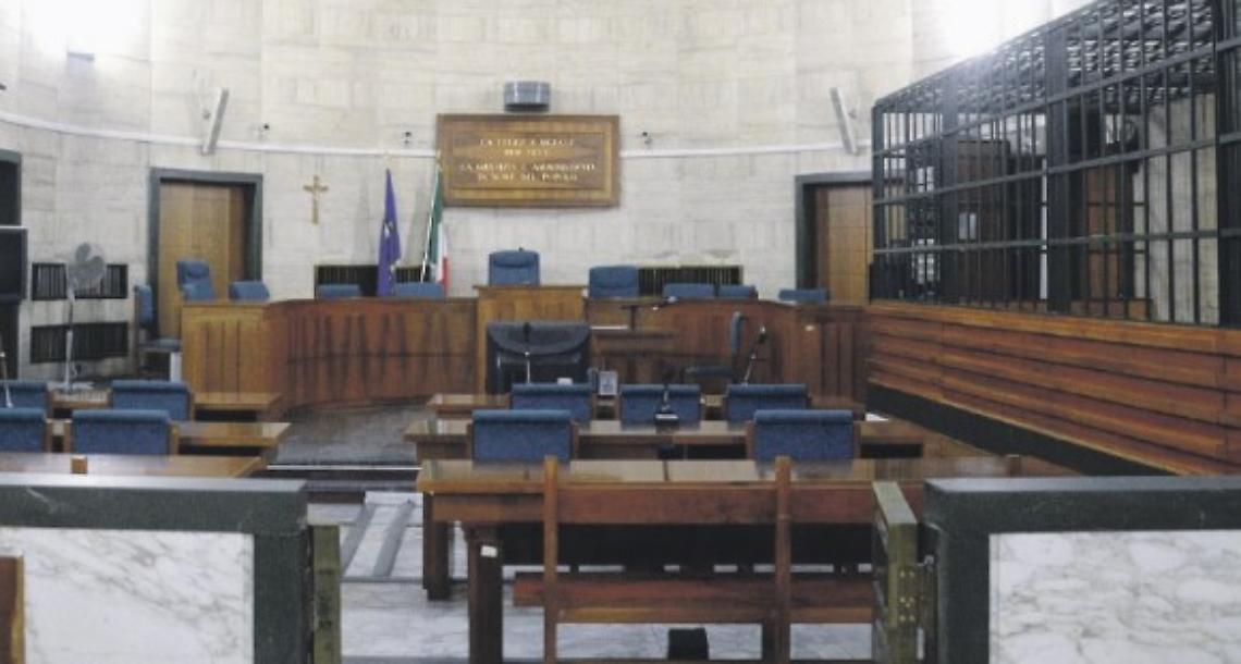 Maltratta la compagna davanti ai figli, condannato a tre anni