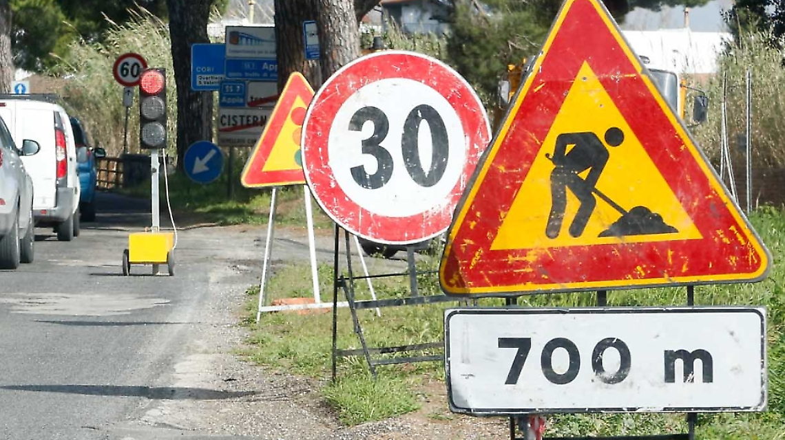 Cisterna, lavori in via della Quaglia e Grotte di Nottola: modifiche alla viabilit&agrave;
