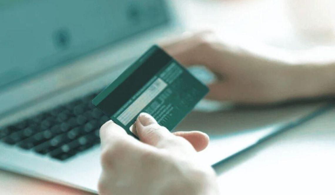 Stop ai bonifici per quattro giorni: ecco cosa succede a Pasqua