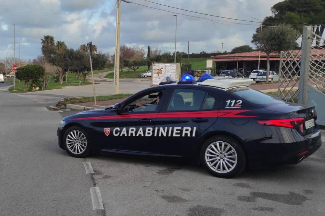 Anzio, insegue l&rsquo;auto con sirene e luci: arrestato 54enne ai domiciliari