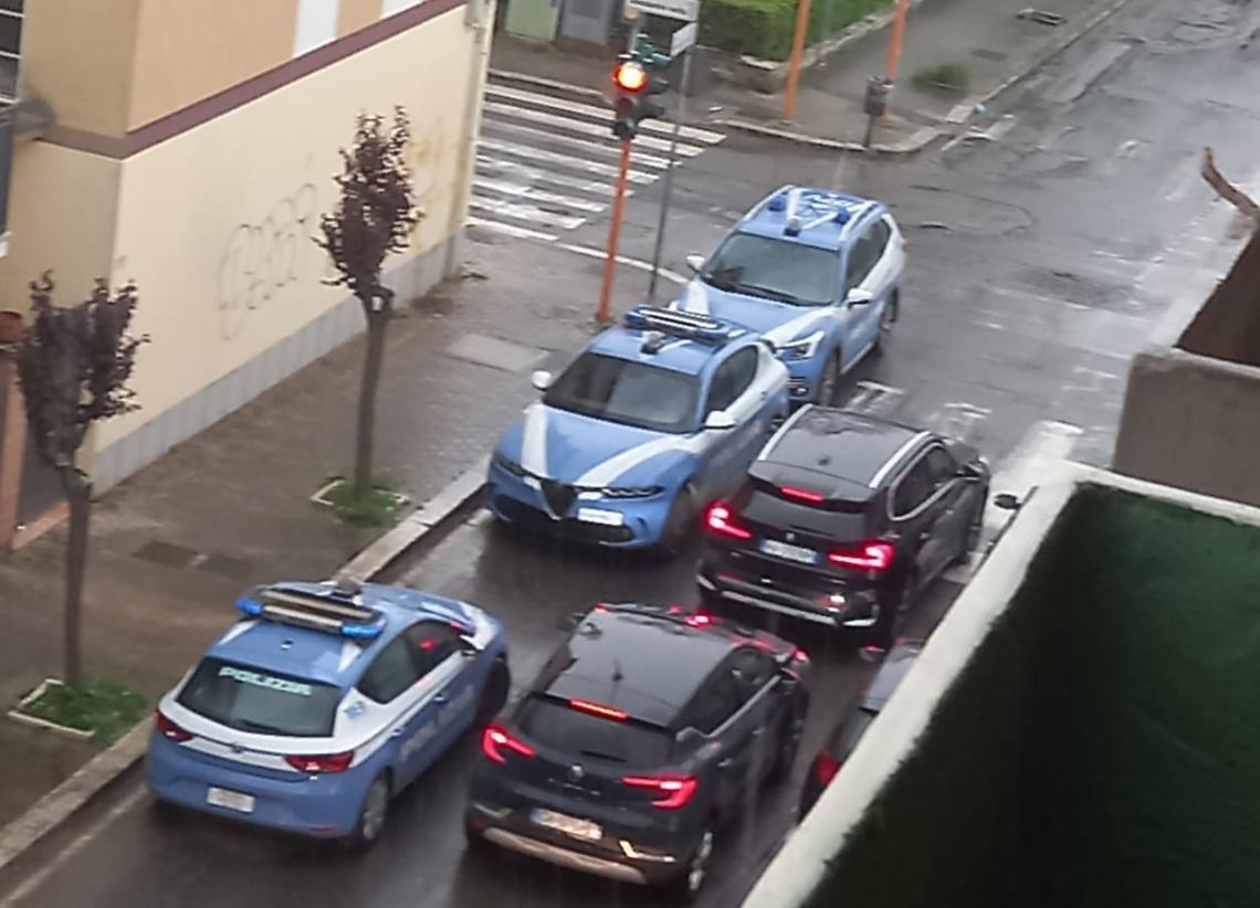 Aprilia, fermati in centro dalla Polizia sullo scooter rubato