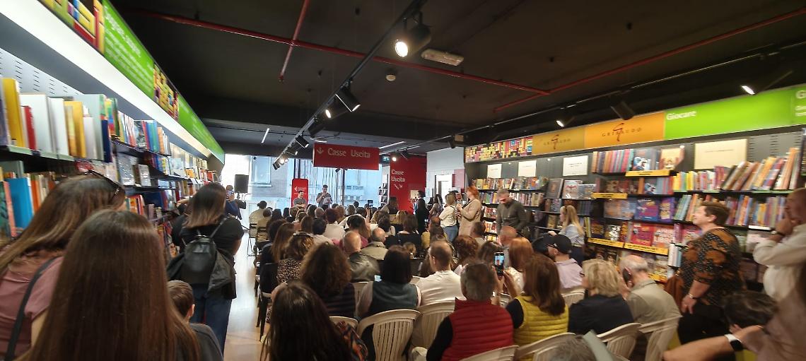 Distributori di Felicit&agrave; a La Feltrinelli di Latina