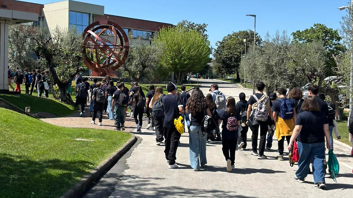 Anzio, studenti nello spazio: la Virgilio vola all&rsquo;ESA di Frascati tra razzi e satelliti