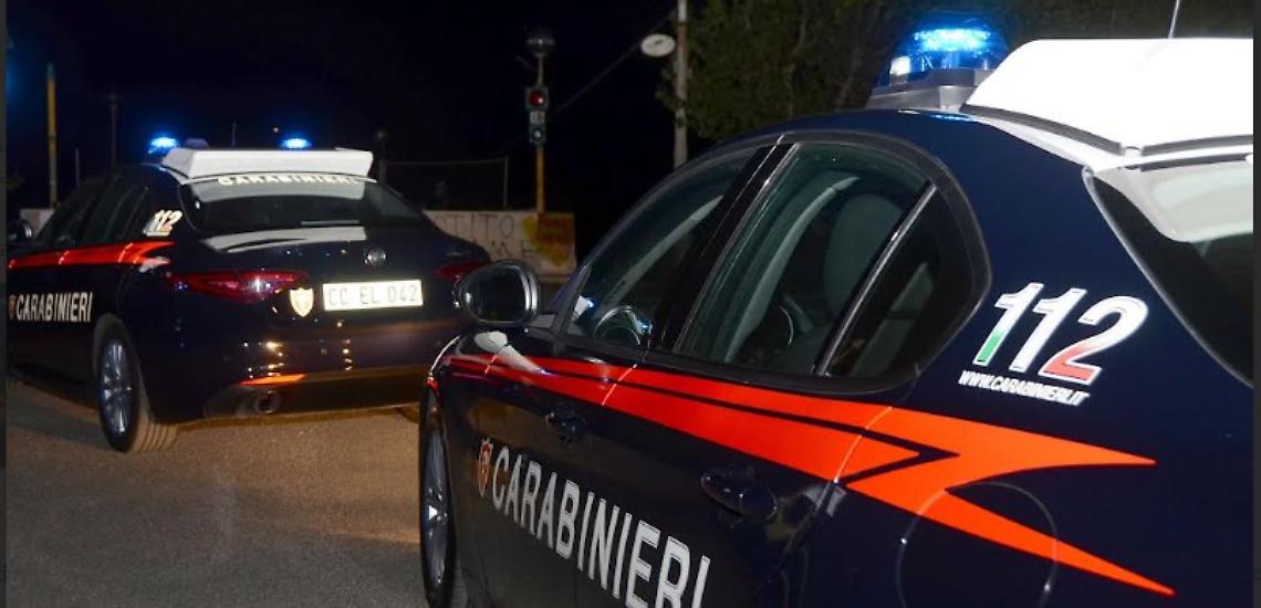 Ubriaco in treno scende alla stazione sbagliata e ruba un'auto per tornare a casa