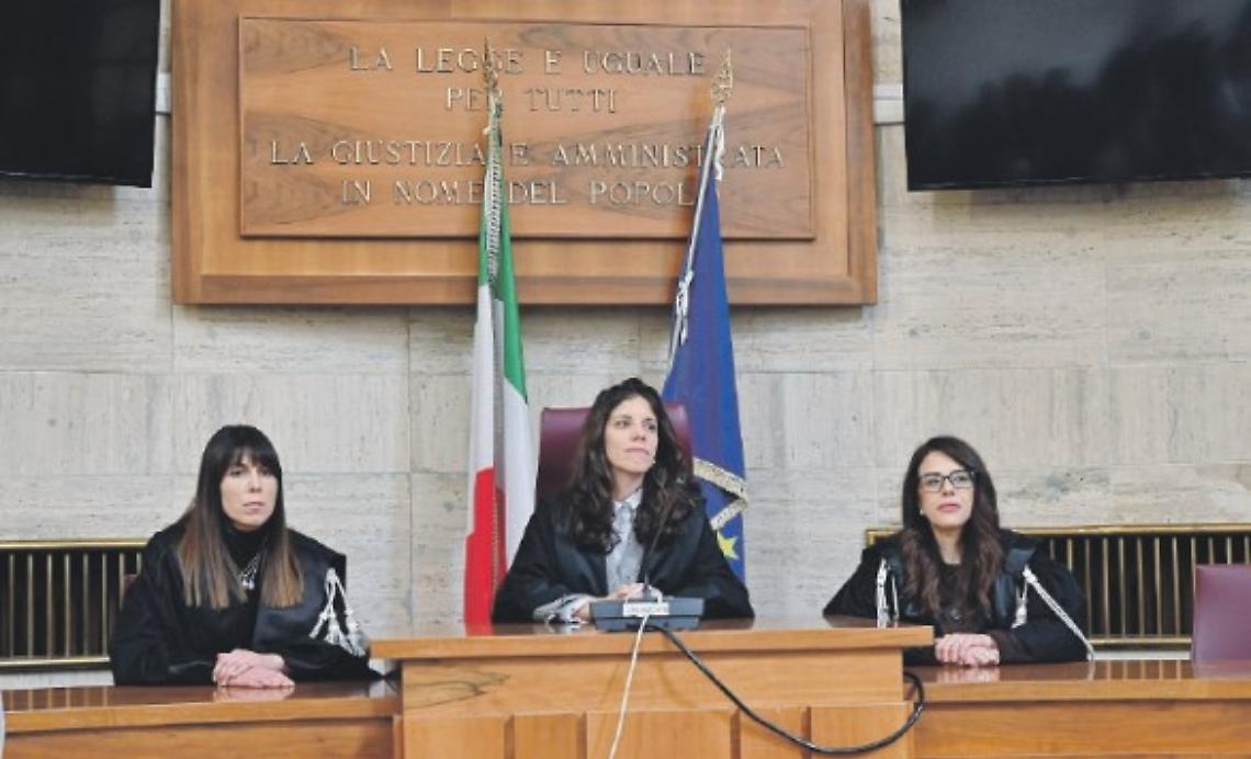 Maltratta la compagna e la figlia: "Pap&agrave; mi ha preso a calci"