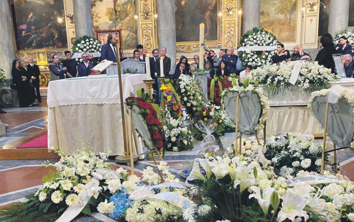 Morto in piscina, ll&rsquo;ultimo saluto al piccolo Gabriele: Roma si ferma nel dolore