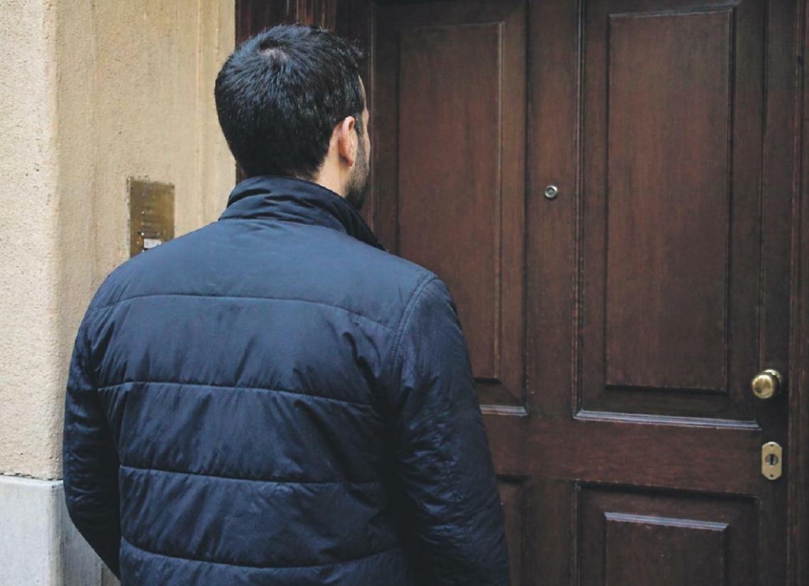 Antifurto impazzito lo lascia fuori casa: notte in auto per un cittadino di Cisterna