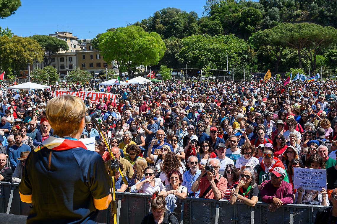 Solidariet&agrave; a Rossana Gabrieli dopo gli spari a Roma durante la Festa del 25 aprile