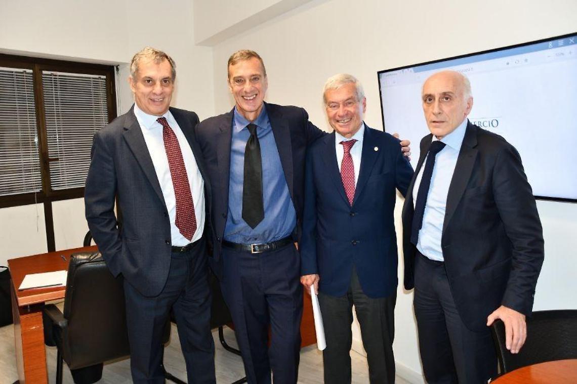 Covid-19, riapertura delle attivit&agrave; commerciali: interviene Confcommercio