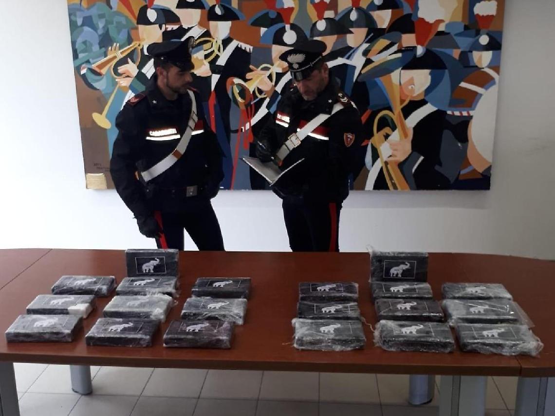 Maxi sequestro di cocaina, un insospettabile per custodire la droga