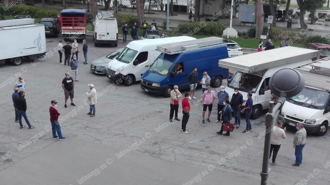 Ancora niente mercato, scatta la protesta degli ambulanti