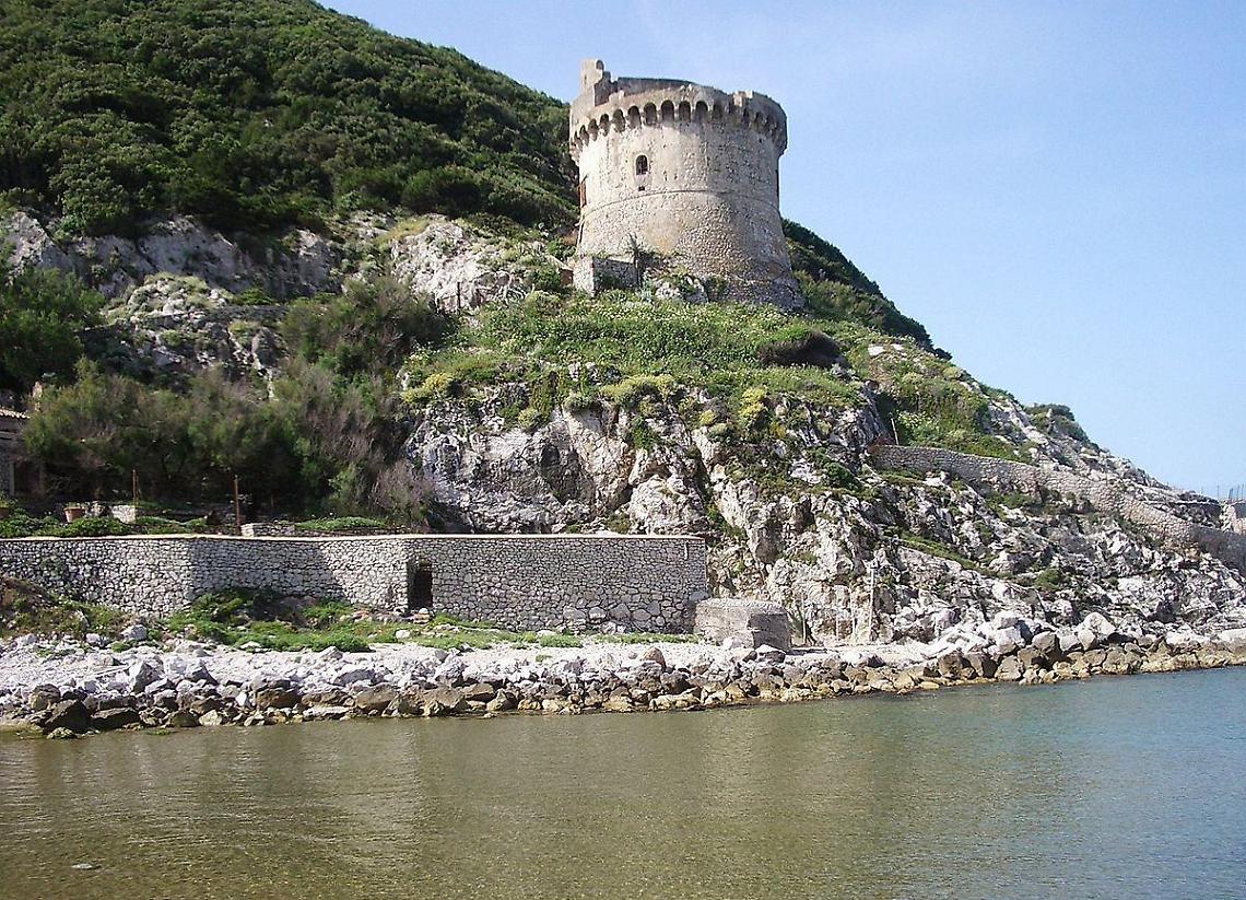 Le Torri costiere  nella "pianura di mare" tra storia e fascino