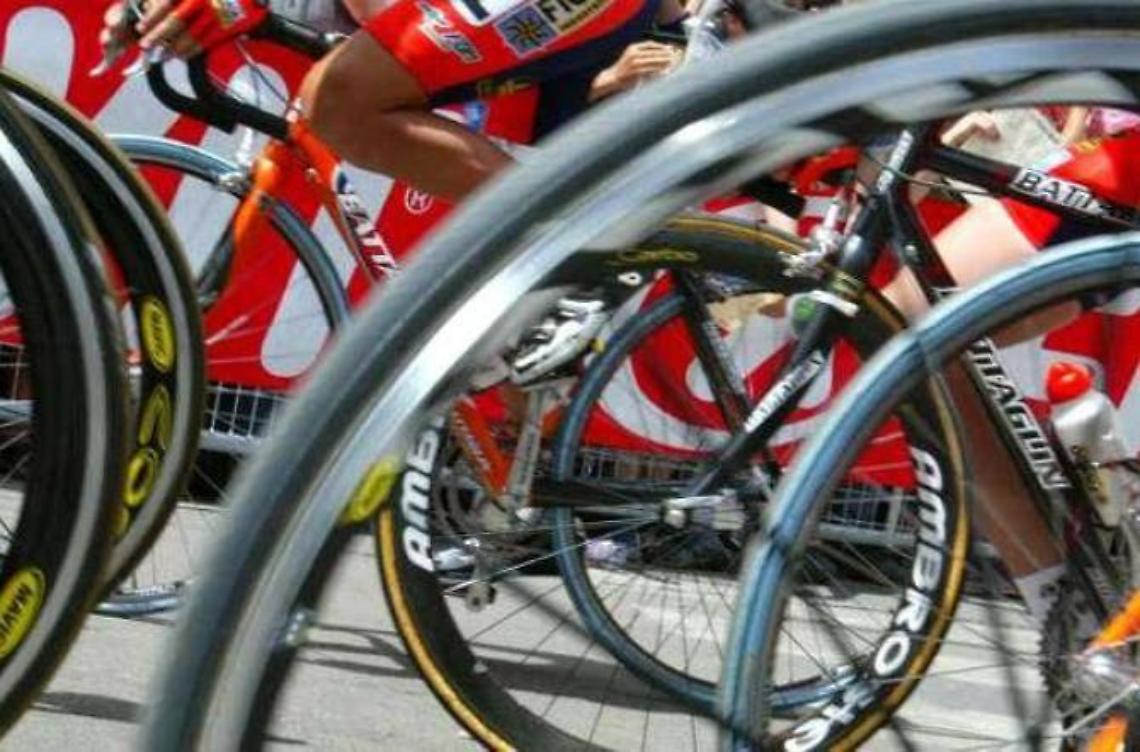 Al telefono in bici, ciclista multato a Latina Scalo