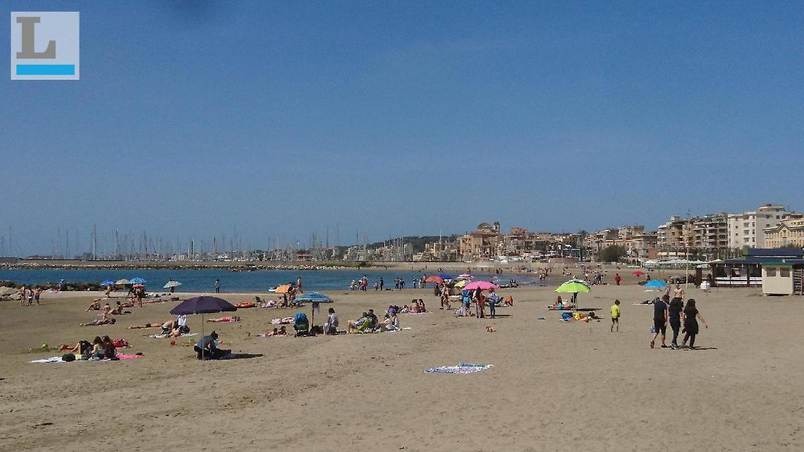 Coronavirus, niente tintarella e bagni sulle spiagge libere: c'è lo stop a Nettuno