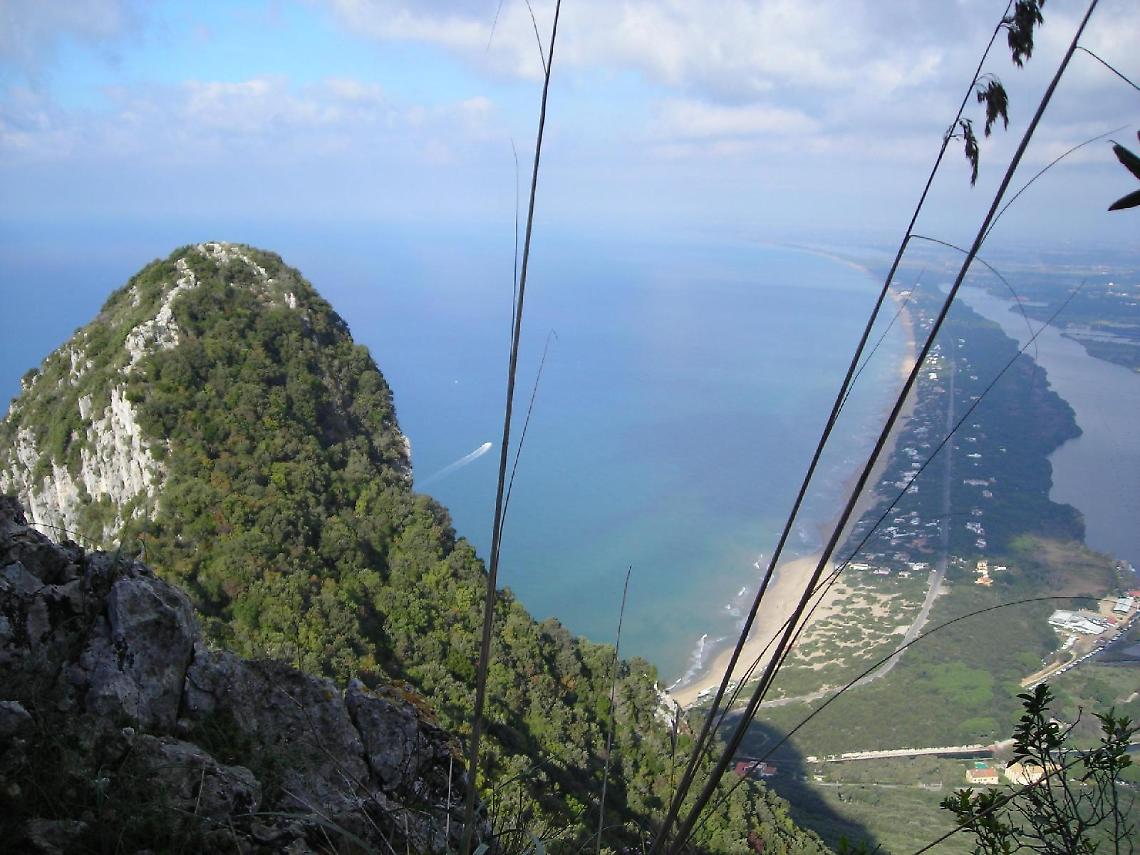 Si perdono fra i sentieri del Circeo, rintracciati e salvati alcuni ragazzi