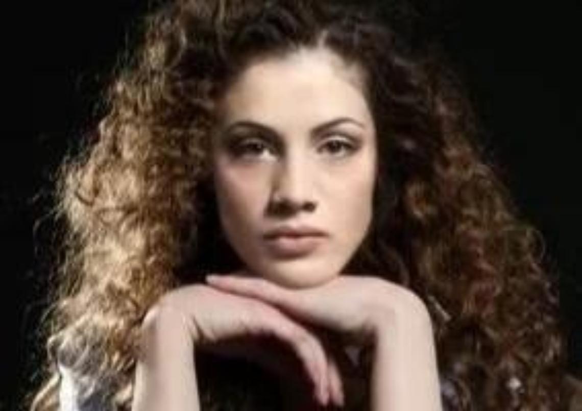 Tania Tuccinardi canta l'Inno d'Italia alla presenza di Mattarella