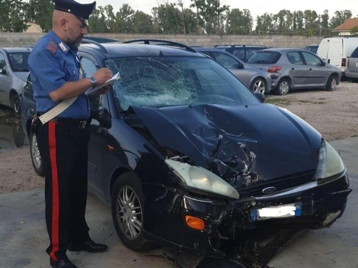 Tenta di rubare un'auto ma viene scoperto e prova a fuggire: arrestato un 21enne