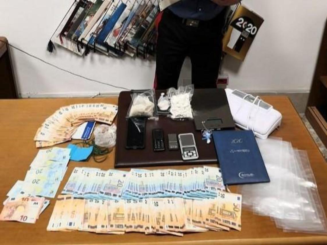 Trovato con quasi mezzo chilo di cocaina: arrestato un 45enne