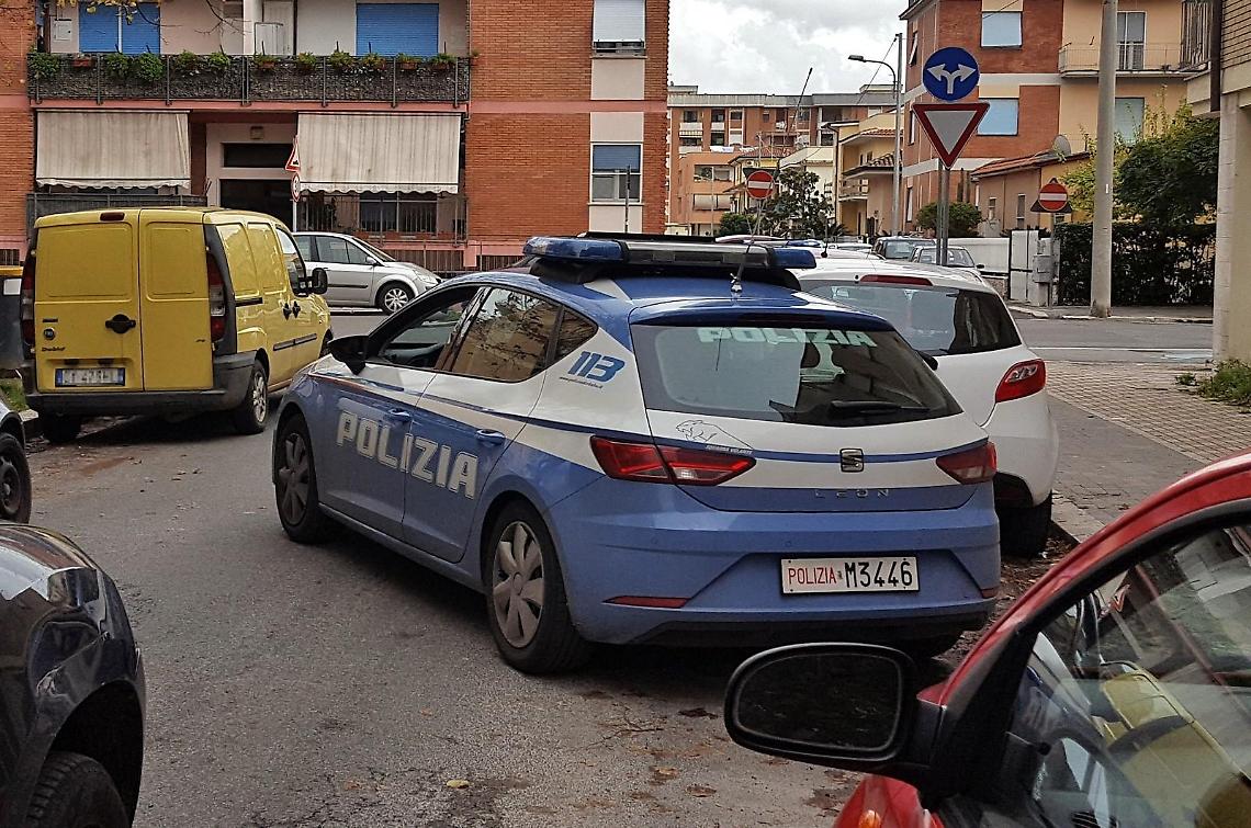 Picchia e rompe il naso ad un 13enne per gelosia: denunciato un 16enne