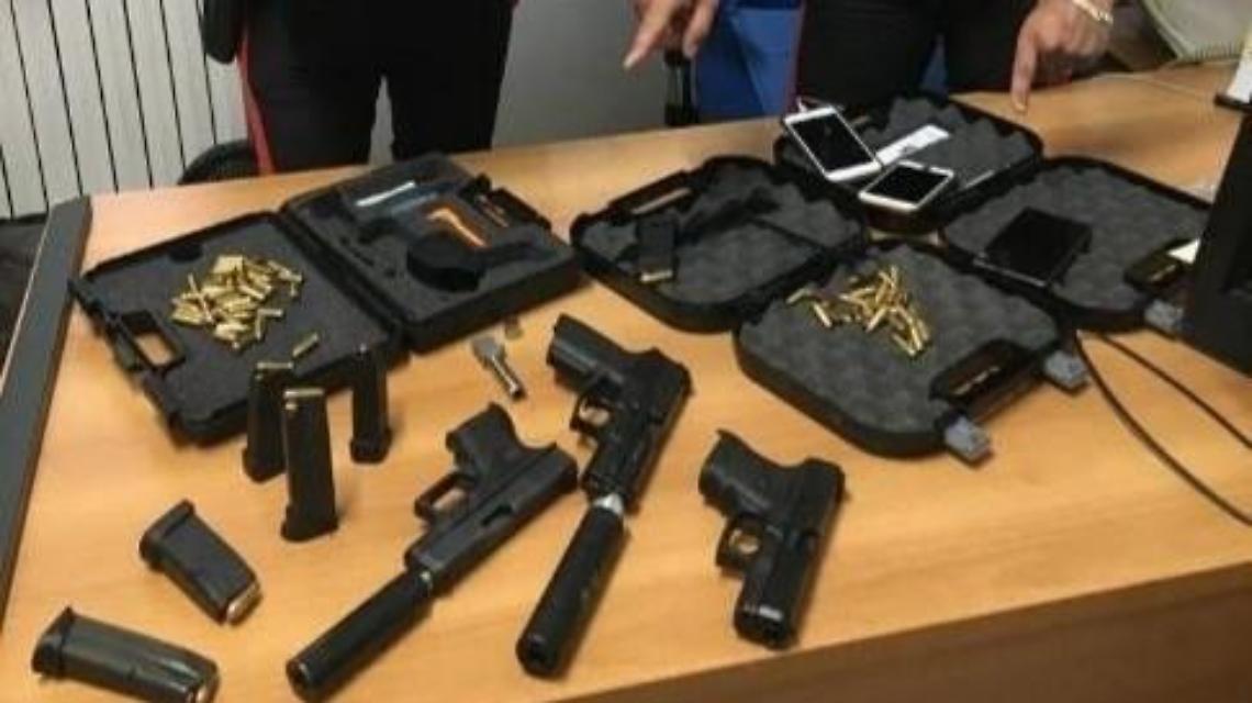 Porto illegale di armi, tre arresti