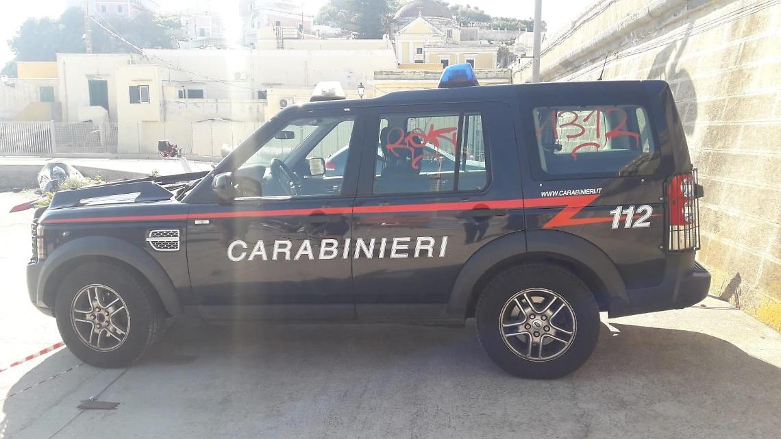 Imbrattano con la vernice un mezzo dei carabinieri: denunciati tre giovani