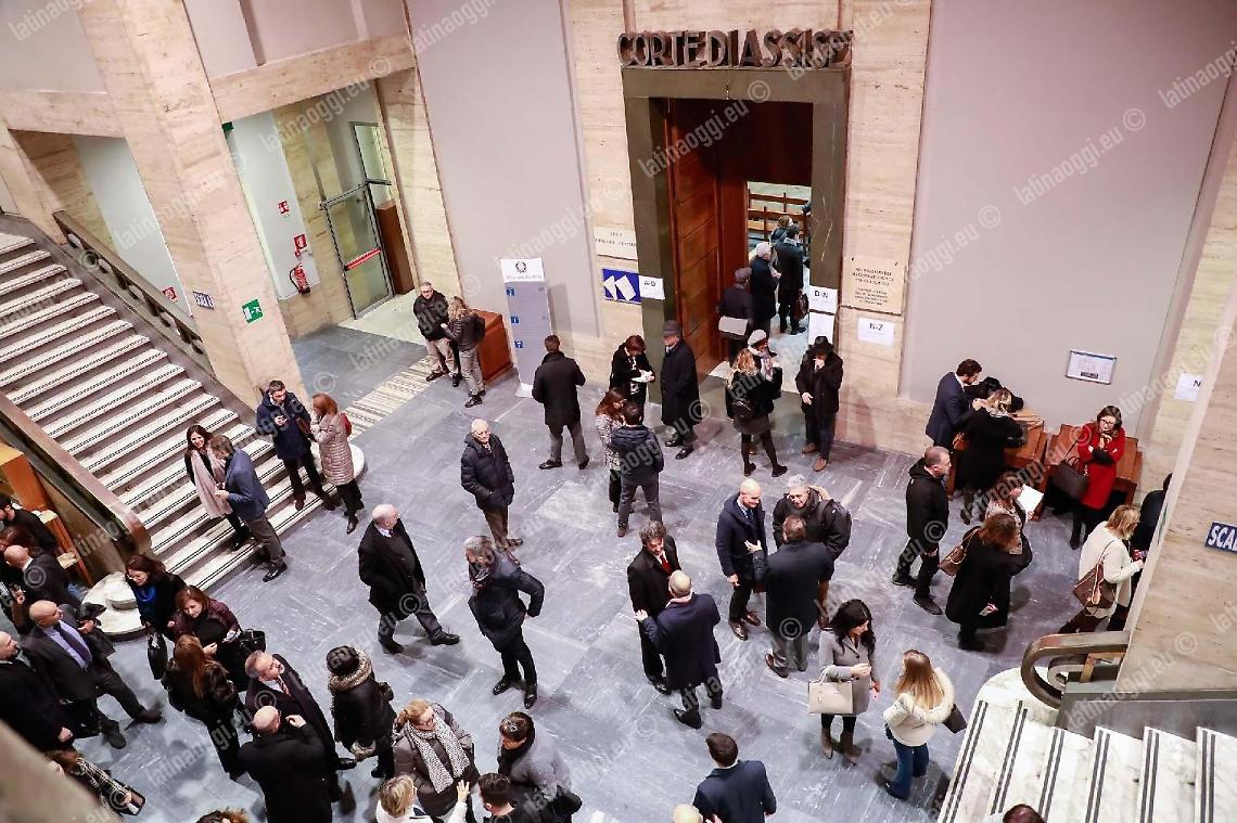 Covid-19, anche gli avvocati sono in crisi: la professione da casa