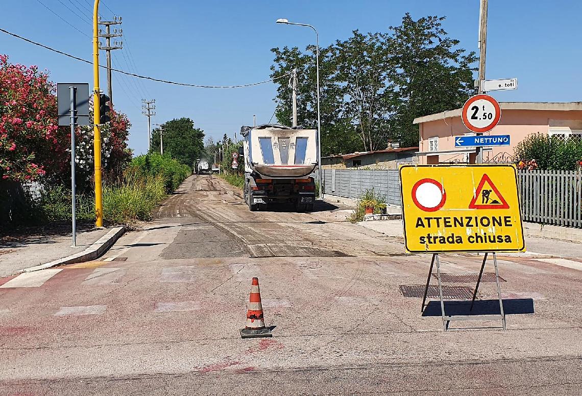 Strade, ripresi i lavori lungo via Enrico Toti a Cisterna