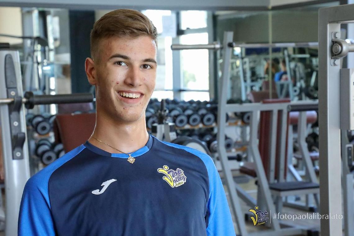 Il giovane pontino Rossato resta alla corte della Top Volley Cisterna