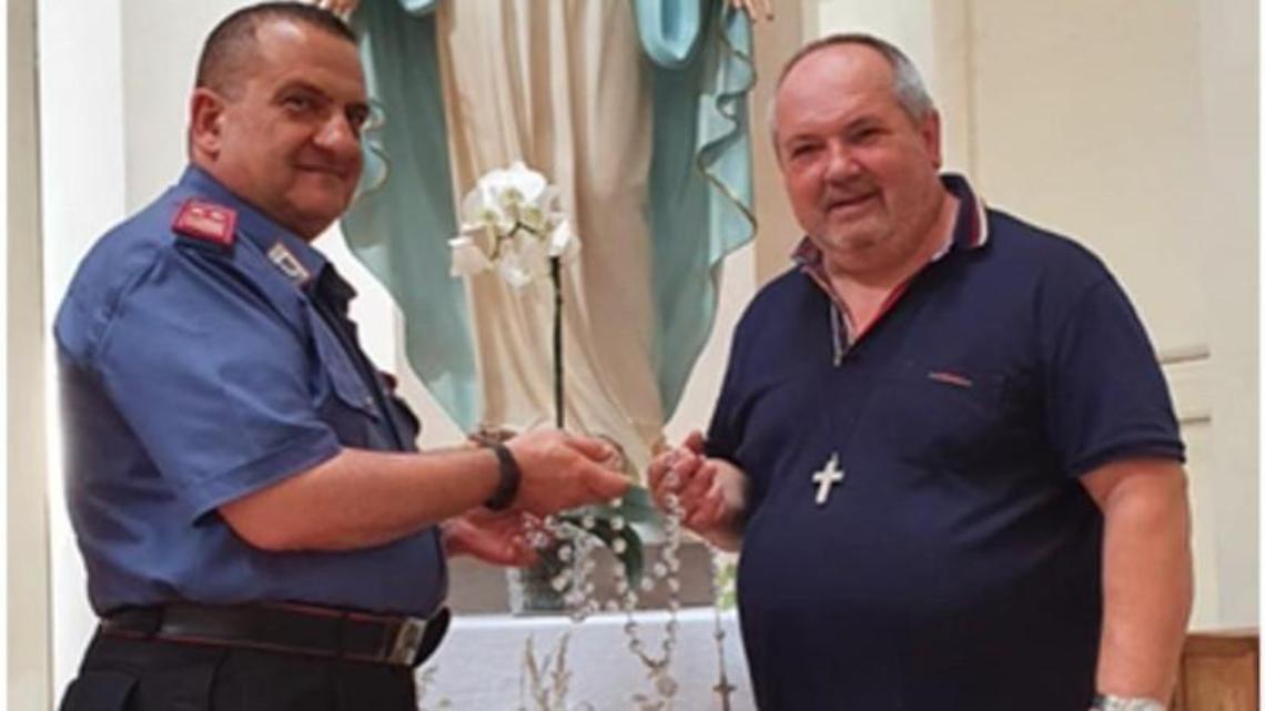 Entra in Chiesa e ruba un Rosario del valore di 5.000 euro dalla statua della Madonna