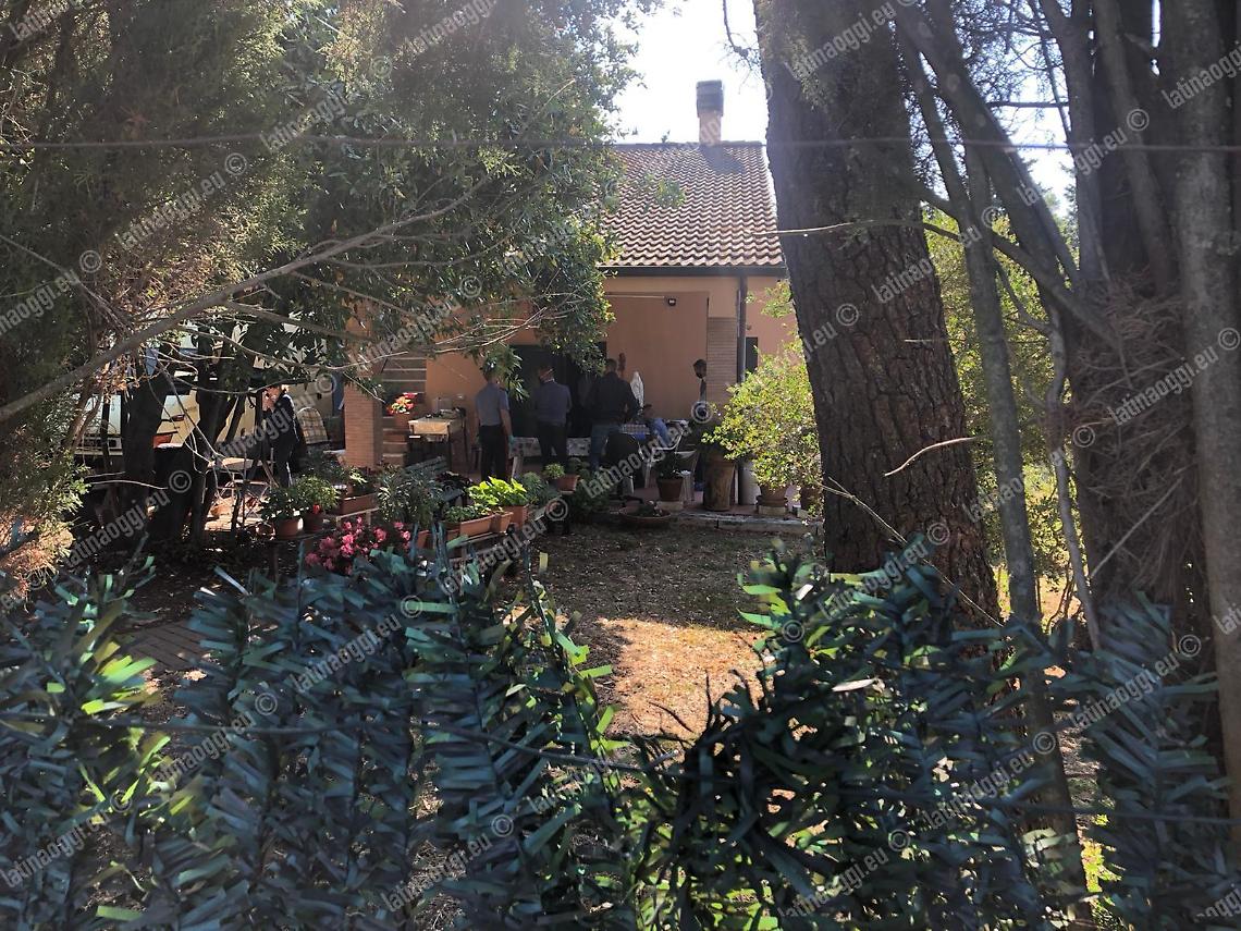 Trovati morti in casa, ipotesi di omicidio - suicidio