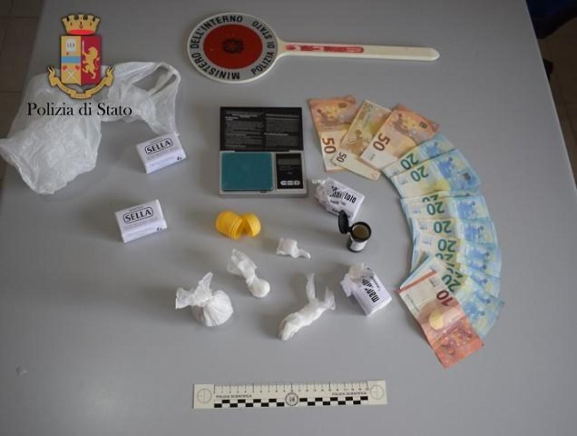 Finisce in carcere per spaccio di stupefacenti