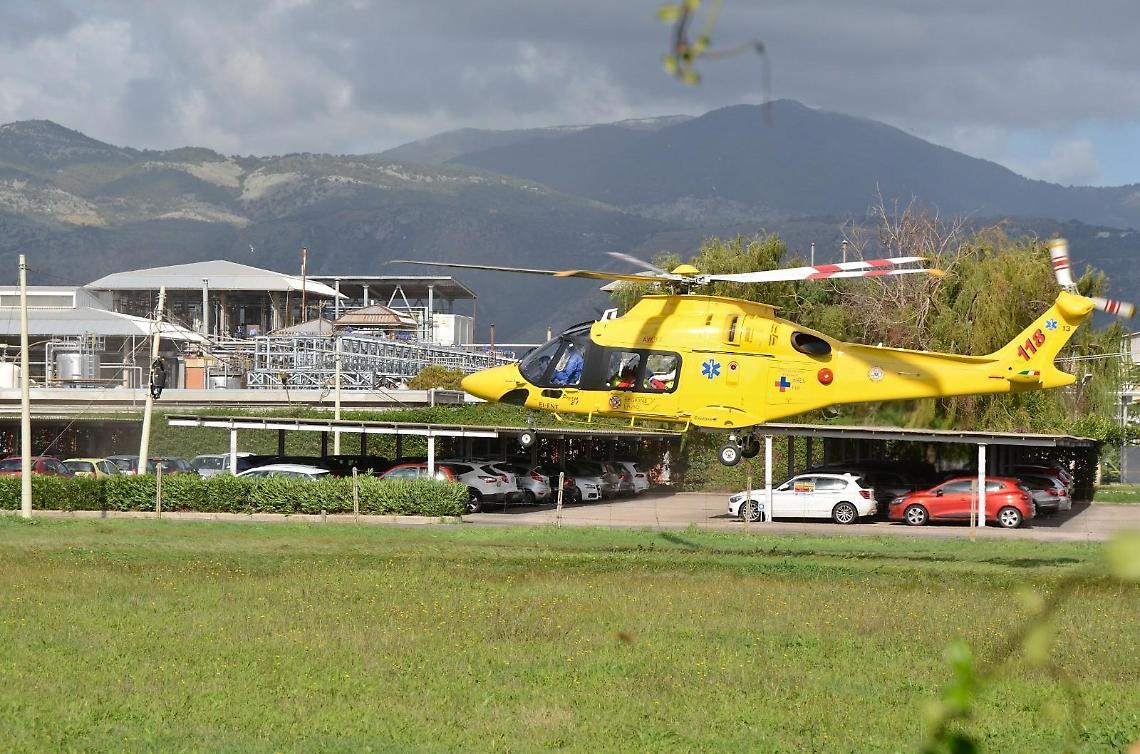 Incidente in vetreria interviene l'elicottero