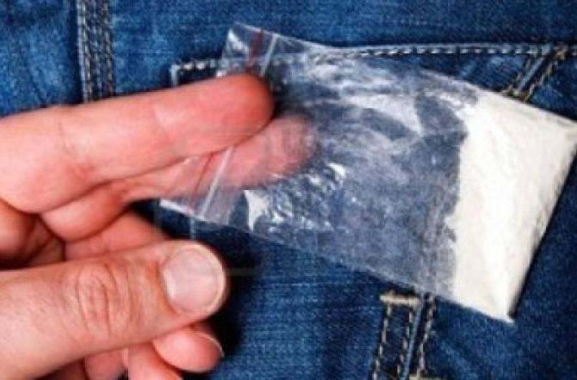 Nasconde eroina in casa, scatta la denuncia per un uomo di 56 anni