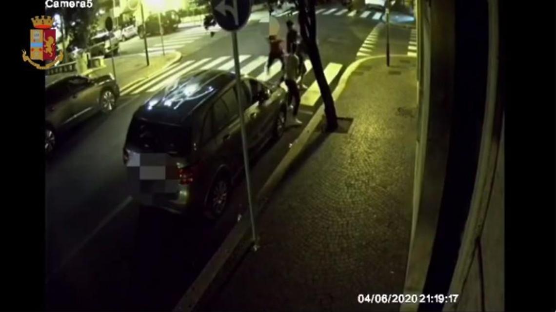 Una notte di aggressioni e rapine, il "branco" finisce ai domiciliari