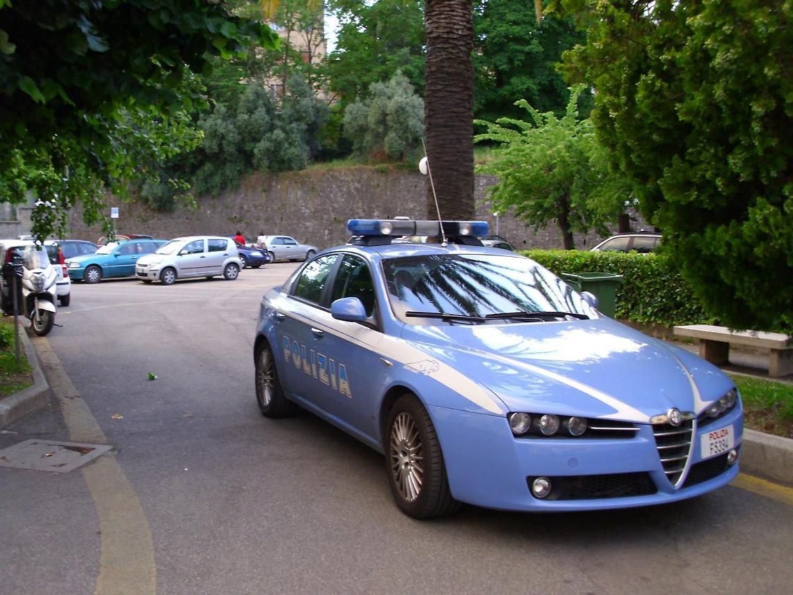 Fermato alla guida di un'auto oggetto di appropriazione indebita, denunciato