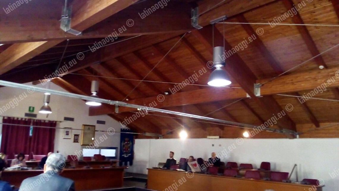 Non si placa la discussione dopo le dimissioni dell'assessore Paolo Mazza