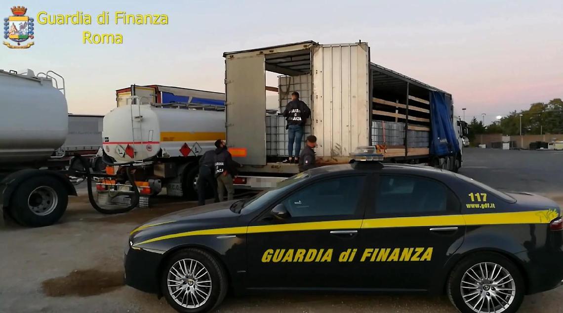 Rubava cherosene alla Nato: arrestato il rappresentante di un'azienda di Pomezia