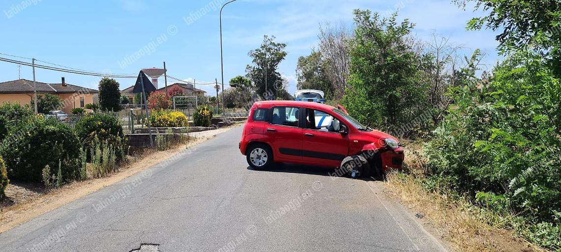 Incidente sulla Migliara: fuori strada con l'auto, grave anziana coppia