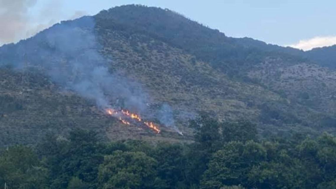 Ennesimo incendio sui Lepini, emergenza infinita. Fiamme in localit&agrave; Zappatina