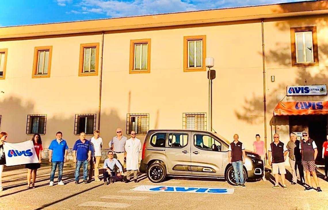 Arriva l'auto per l'Avis acquistata con il cachet di Sanremo di Tiziano Ferro