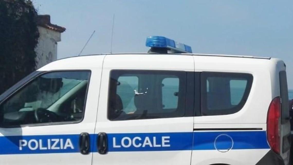 Grave incidente sull'Appia e abusi edilizi: doppio intervento della Municipale