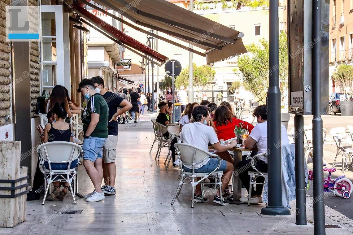 Coronavirus e crisi, non solo movida limitata. Chiusi anche i bar per i lavoratori