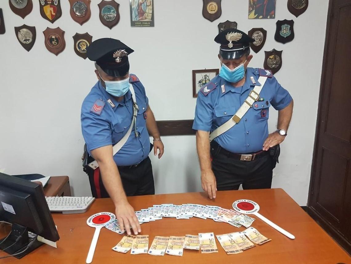 In fuga dopo aver ceduto banconote false ai commercianti: arrestati
