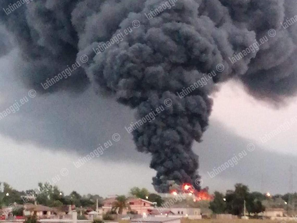 L'incendio alla Loas squarcia il velo sul problema rifiuti