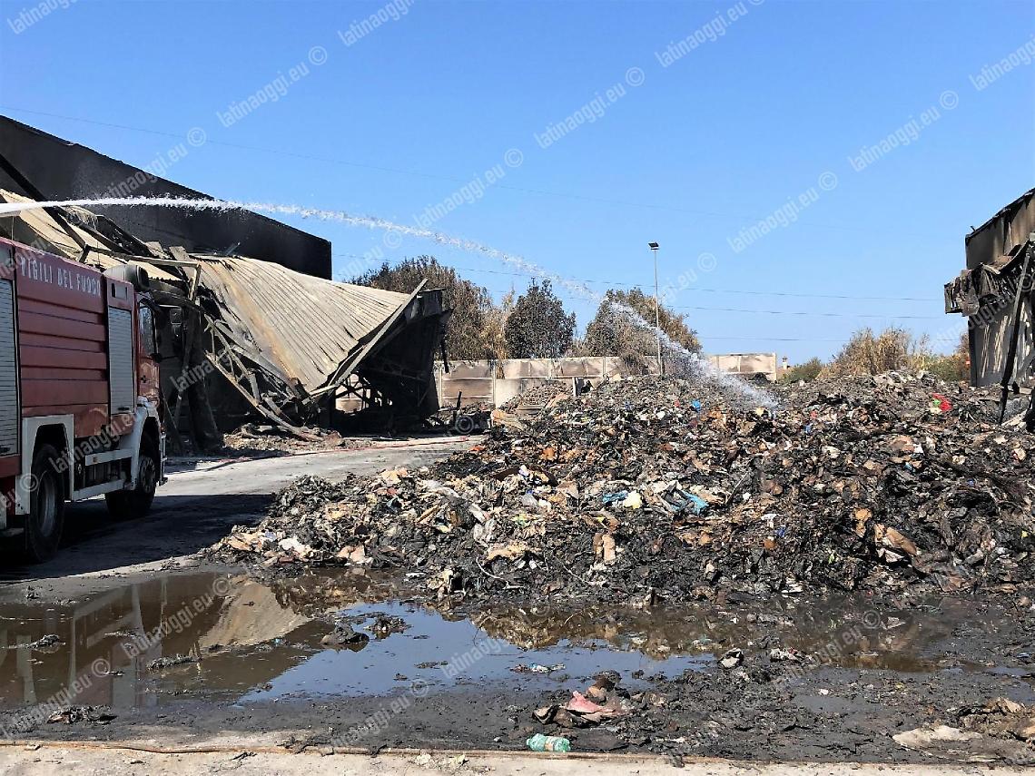 Incendio alla Loas, si complica il quadro degli accertamenti