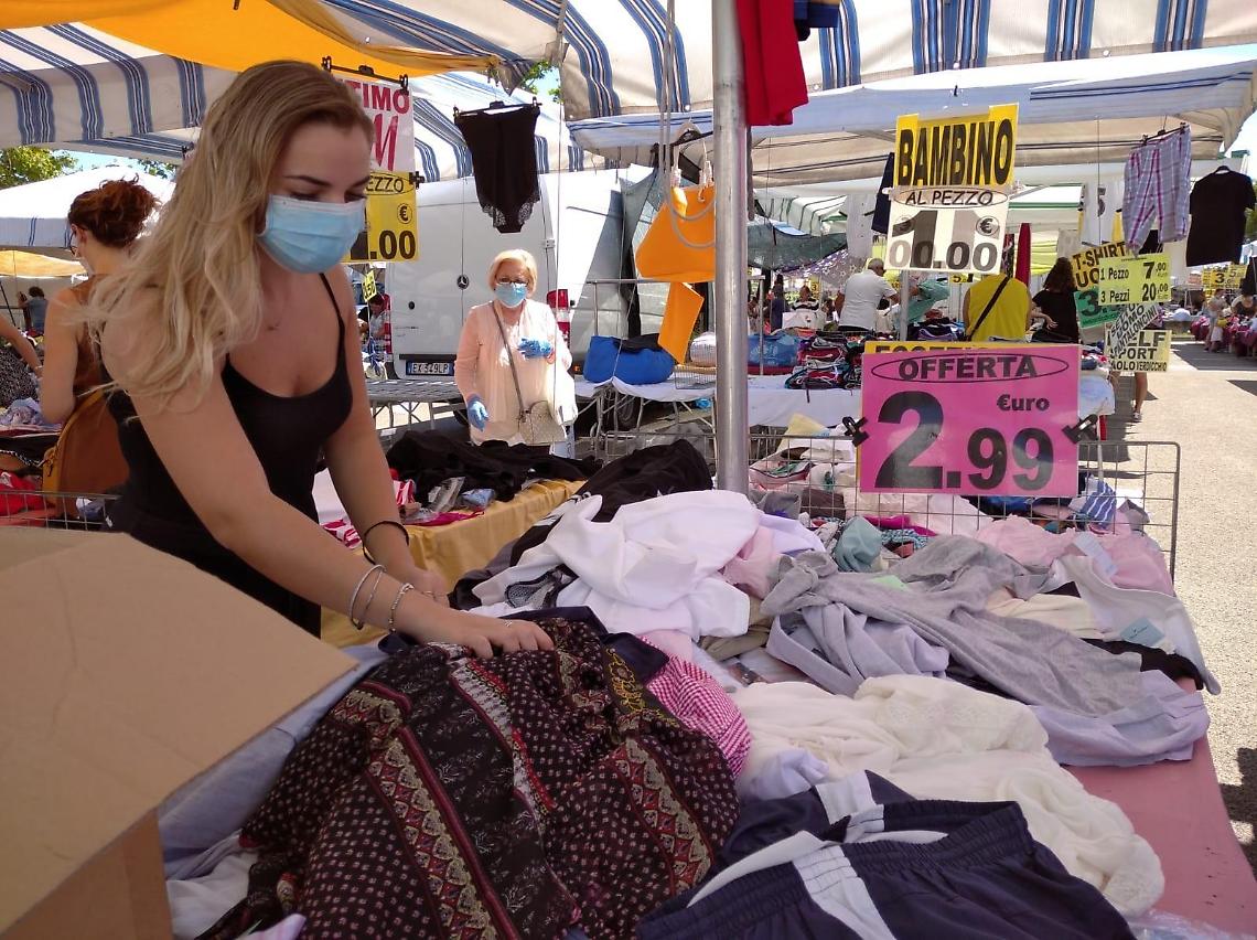 Mascherine e distanze da rispettare, i controlli al mercato