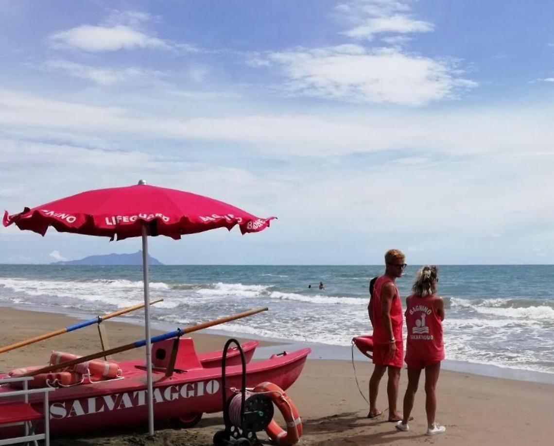 Spiagge libere lasciate senza bagnini