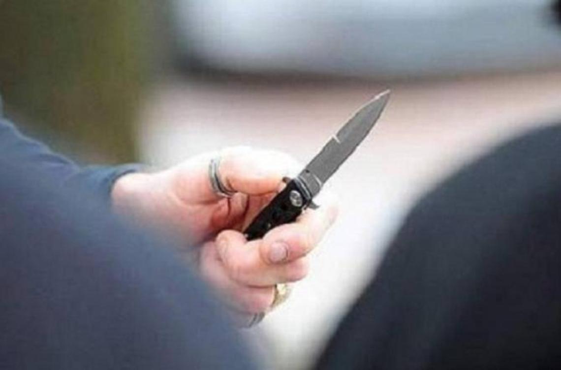 Minacciati col coltello e rapinati sul lungomare, vittime due ragazzi